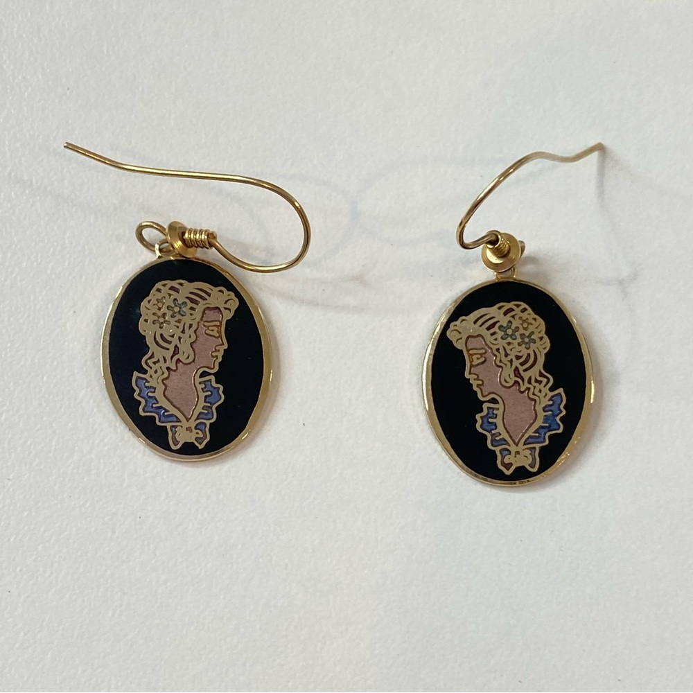 Vintage Roccoco cameo black gold earrings romantic mod feminine lightweight